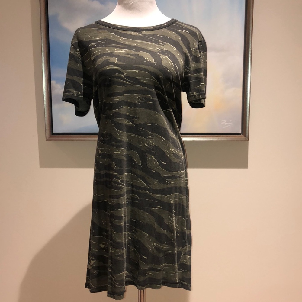 short-sleeved camouflage dress